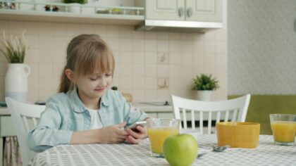 Digital organisering av familielivet: slik får dere bedre flyt uten avanserte verktøy