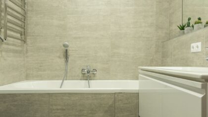 Praktisk guide til rent badekar uten skadelige snarveier