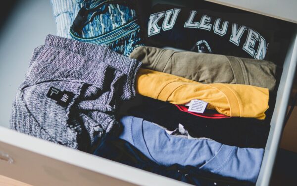 Slik får du en ryddig kommode: enkle systemer som gir mindre kaos i skuffer