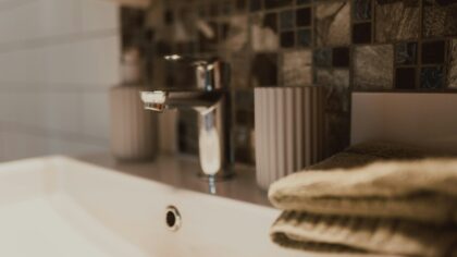 Sikker og allergivennlig rengjøring av badet uten unødvendige kjemikalier