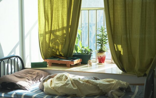 Slik får du et kjøligere soverom om sommeren uten aircondition