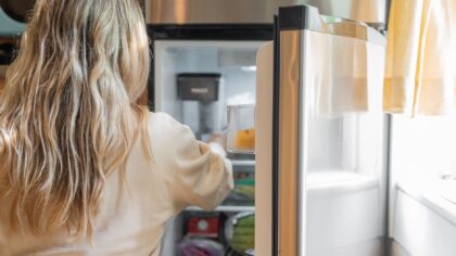 Slik får du et rent og luktfritt kjøleskap med en enkel rutine