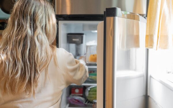 Slik får du et rent og luktfritt kjøleskap med en enkel rutine
