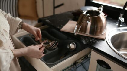 Slik får du skuffene på kjøkkenet til å fungere bedre uten store innkjøp