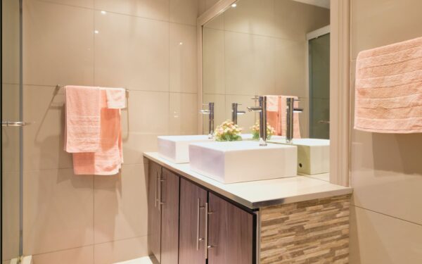 Slik holder du badet rent i hverdagen uten store ryddeaksjoner