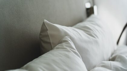 Slik rengjør du puter trygt og effektivt så de varer lenger og føles som nye